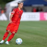 记者：奥林匹亚科斯总价900万先租后买报价萨拉戈萨，拜仁要更多