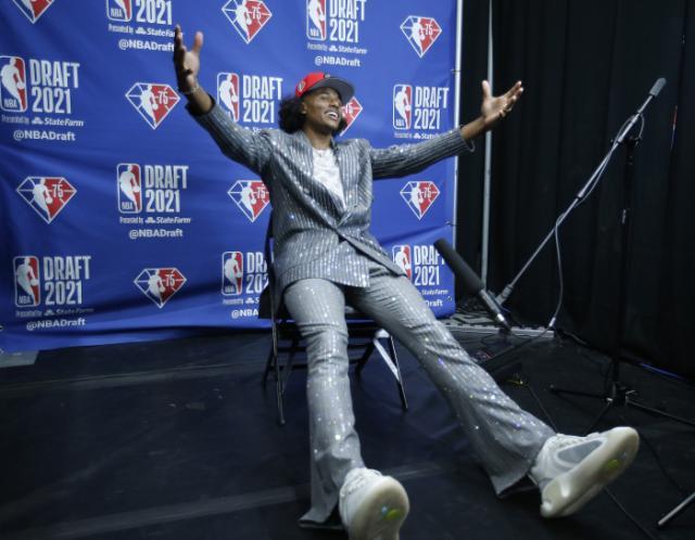 1629869626350032239.jpg Jalen-Green_Draft-Suit.jpg